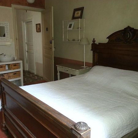 Le Patio Des Cigales Bed & Breakfast Roquefort-des-Corbieres Room photo